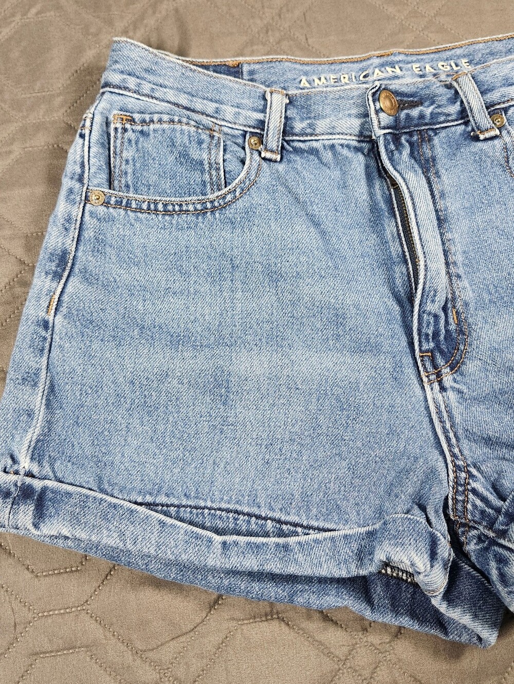 American Eagle light blue denim cuffed mom shorts mid-rise fit size 6 - Picture 2 of 12